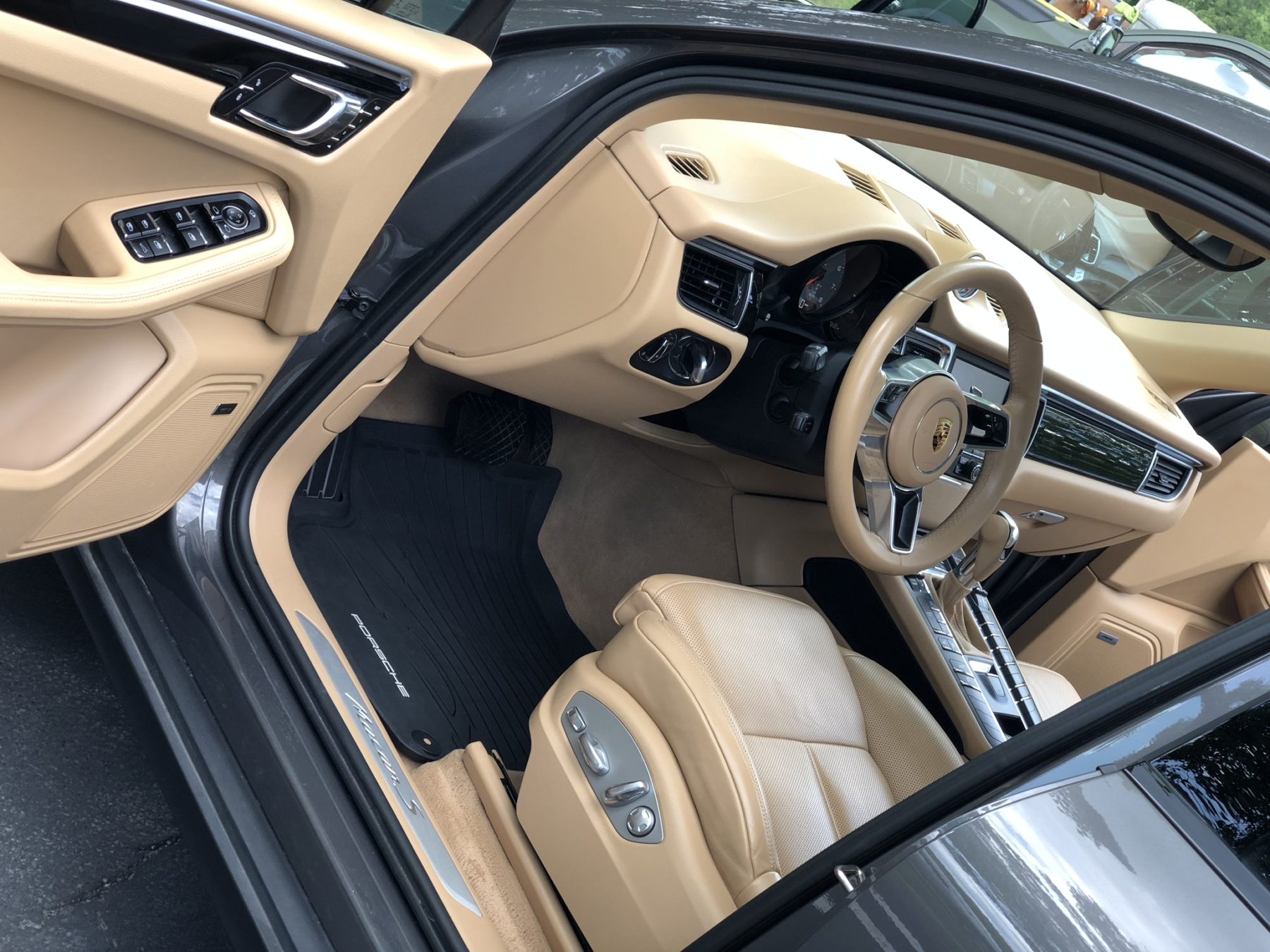 Porsh Cayenne - Louisville KY